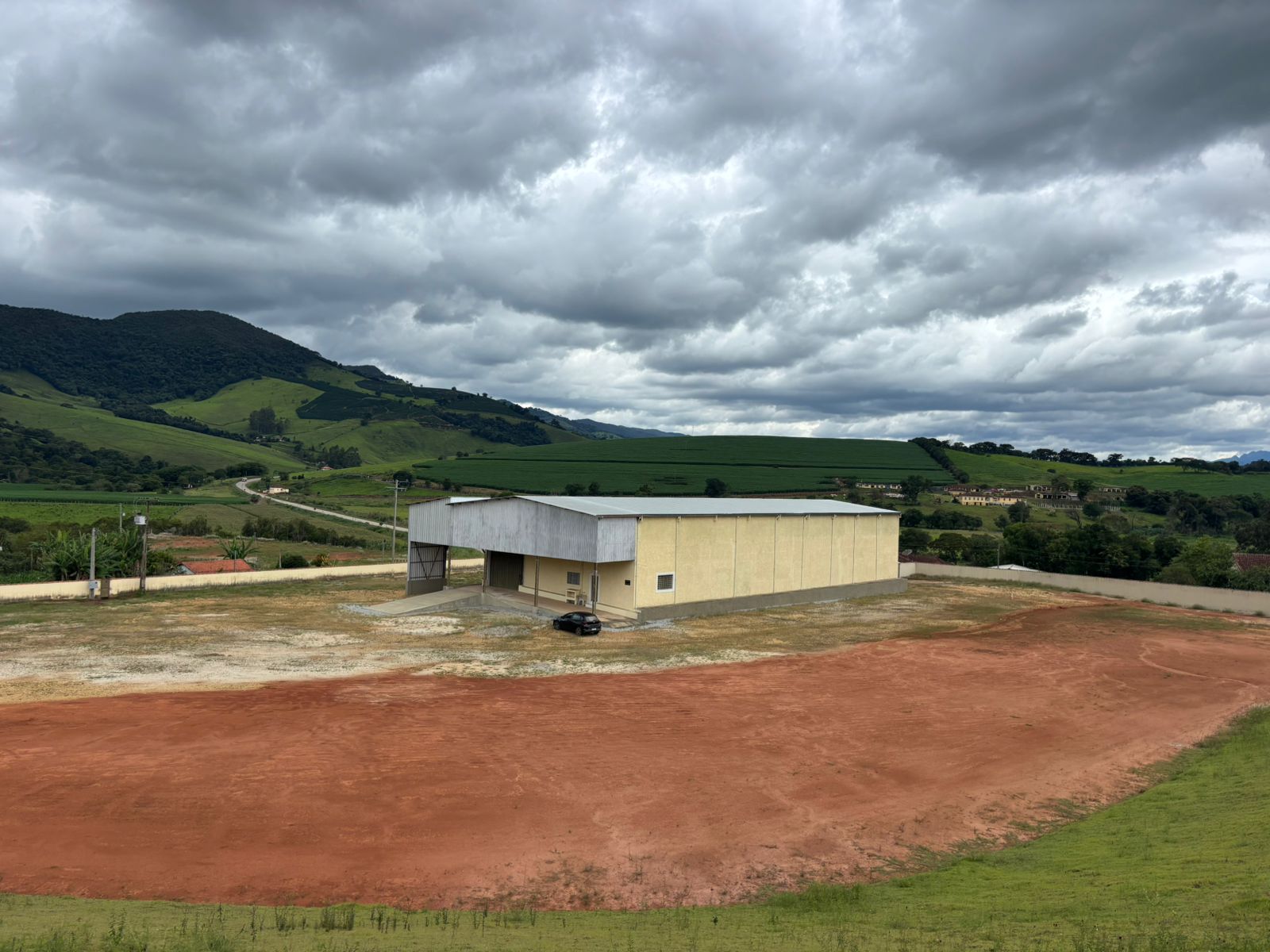 MBR industrial facility and surrounding development area in Natércia, Minas Gerais